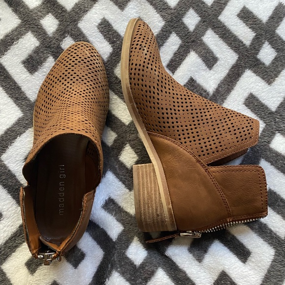 Tan breathable, low heel booties - Picture 3 of 9